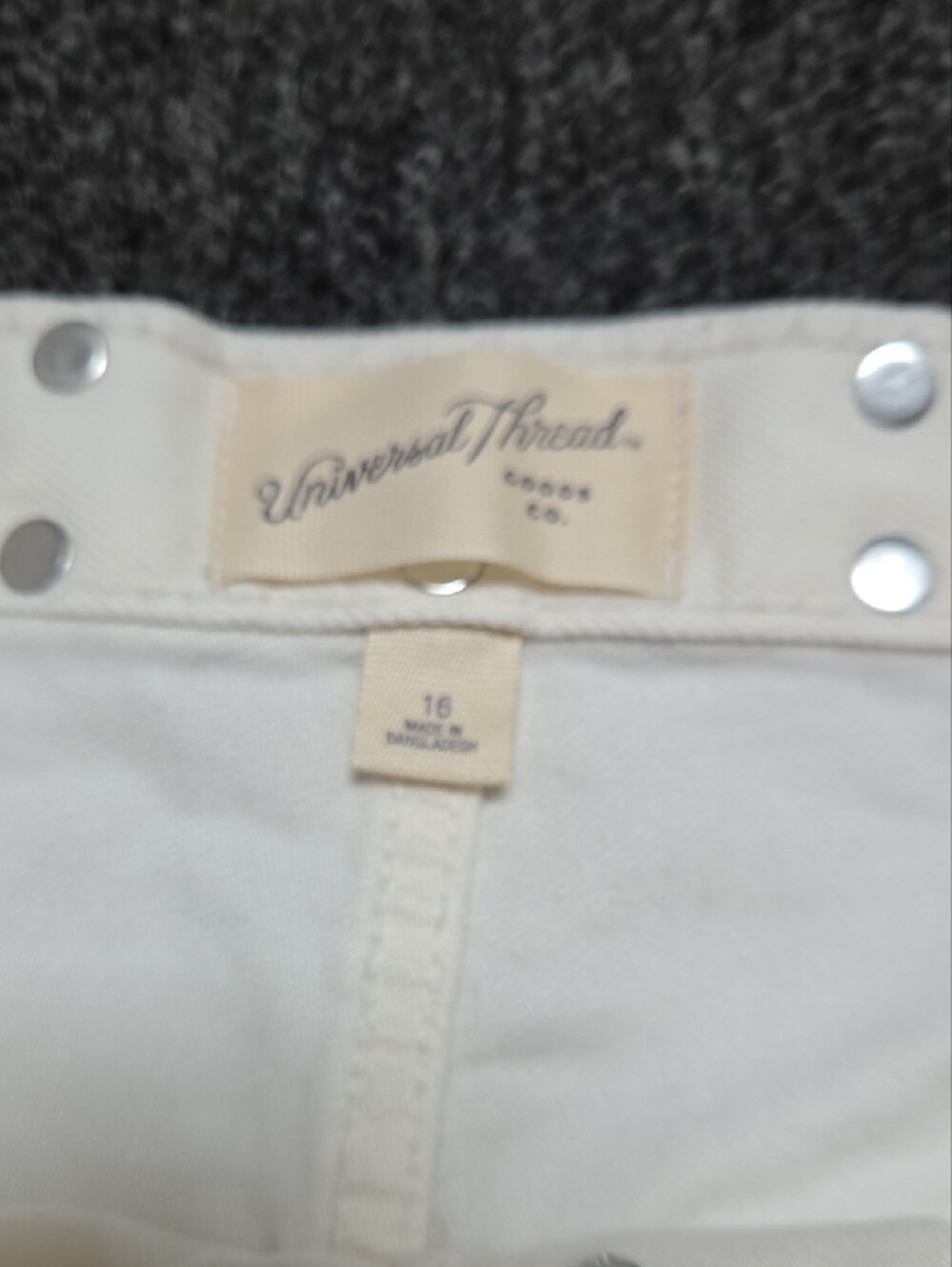 (#2C) Universal Thread White Denim Shorts with Silver Studs - Picture 3 of 8